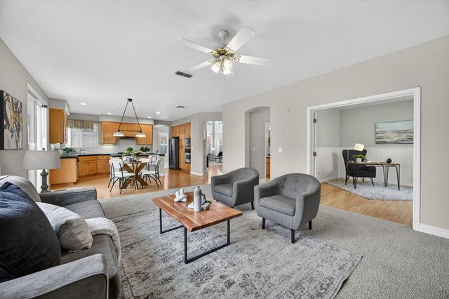 5216 Wyndham Oak Ln, Carmichael, CA 95608