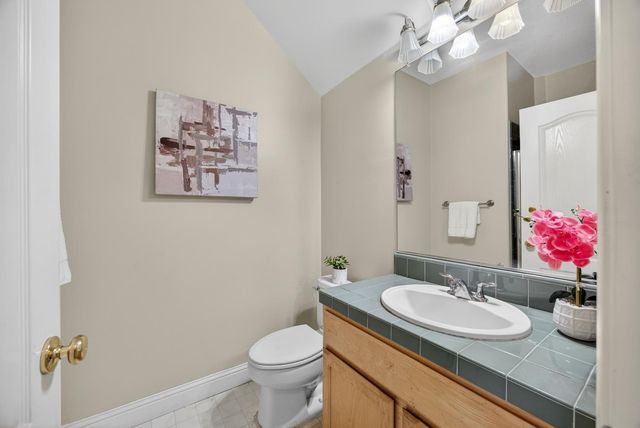 5216 Wyndham Oak Ln, Carmichael, CA 95608