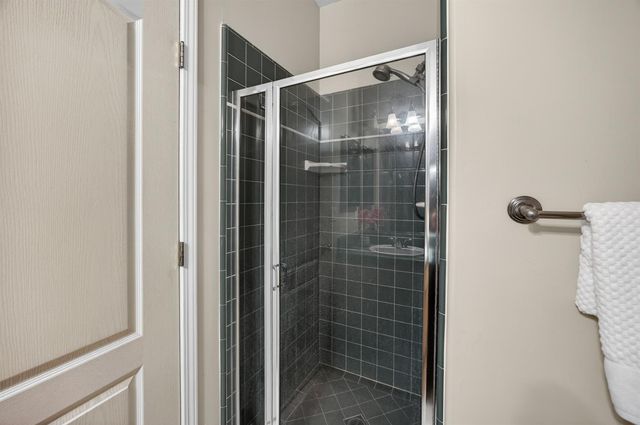 5216 Wyndham Oak Ln, Carmichael, CA 95608