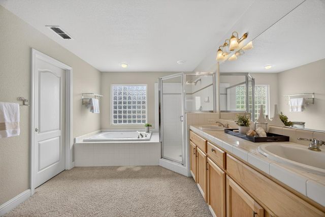 5216 Wyndham Oak Ln, Carmichael, CA 95608