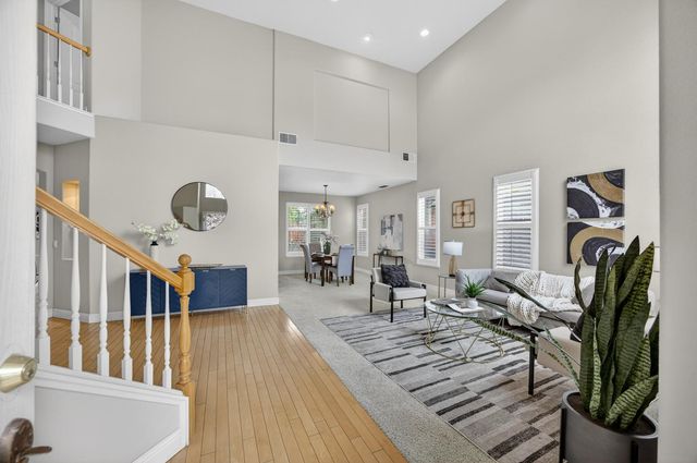 5216 Wyndham Oak Ln, Carmichael, CA 95608