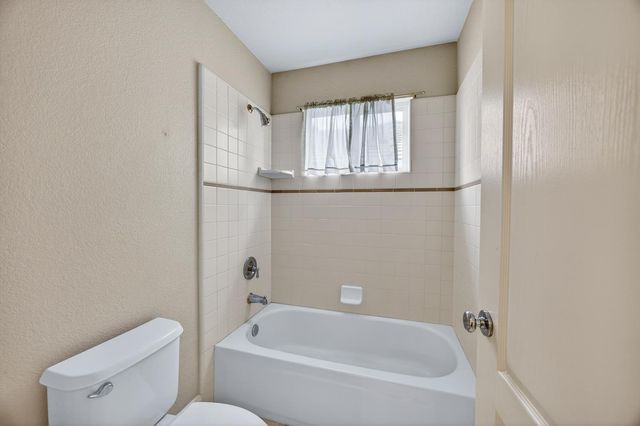 5216 Wyndham Oak Ln, Carmichael, CA 95608