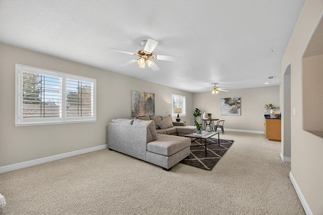 5216 Wyndham Oak Ln, Carmichael, CA 95608