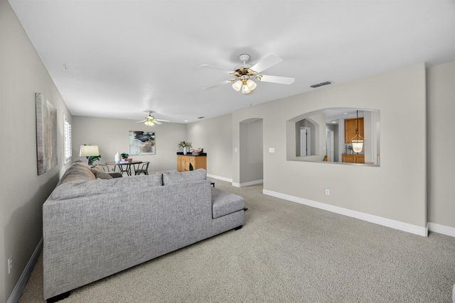 5216 Wyndham Oak Ln, Carmichael, CA 95608