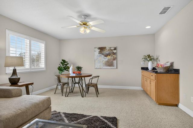 5216 Wyndham Oak Ln, Carmichael, CA 95608