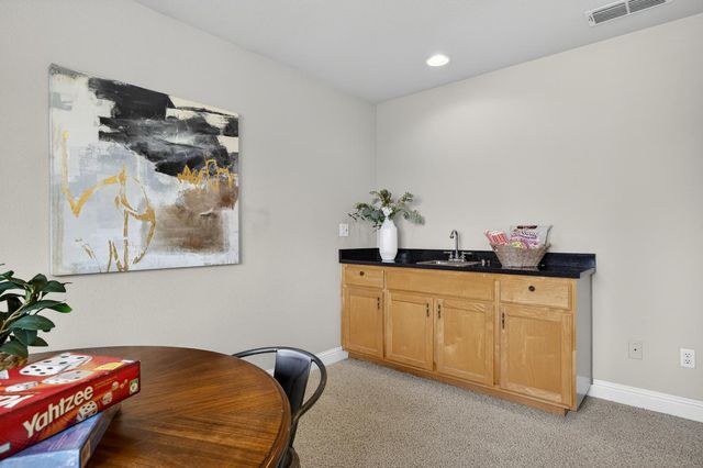 5216 Wyndham Oak Ln, Carmichael, CA 95608