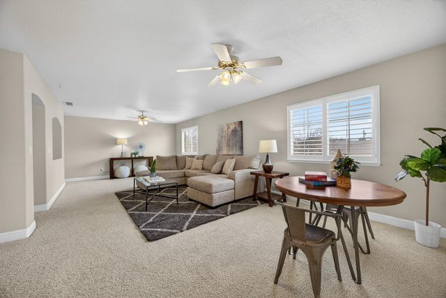 5216 Wyndham Oak Ln, Carmichael, CA 95608