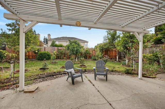 5216 Wyndham Oak Ln, Carmichael, CA 95608