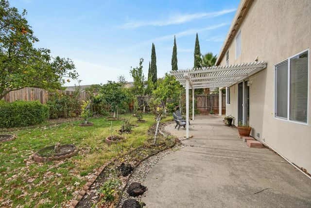 5216 Wyndham Oak Ln, Carmichael, CA 95608