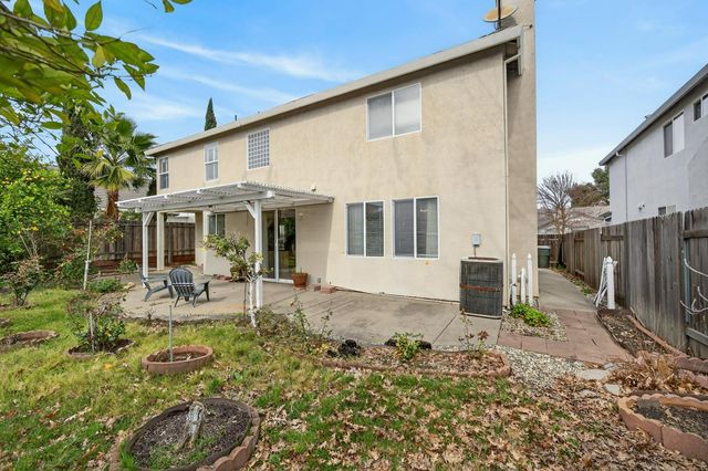 5216 Wyndham Oak Ln, Carmichael, CA 95608