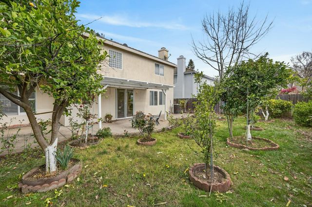 5216 Wyndham Oak Ln, Carmichael, CA 95608