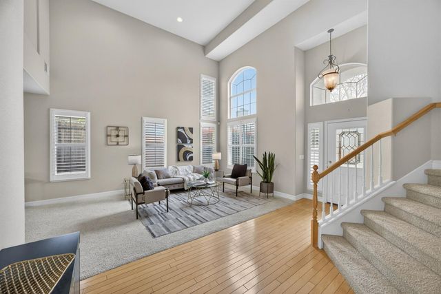 5216 Wyndham Oak Ln, Carmichael, CA 95608