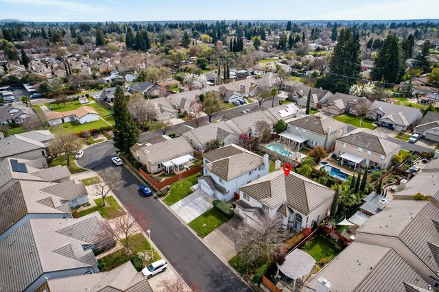 5216 Wyndham Oak Ln, Carmichael, CA 95608