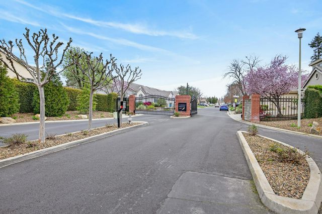 5216 Wyndham Oak Ln, Carmichael, CA 95608