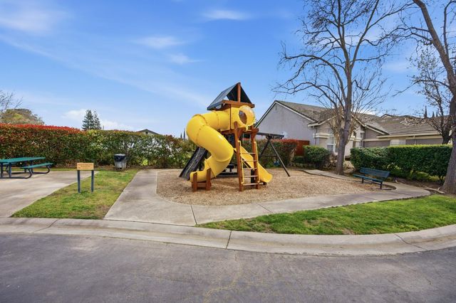 5216 Wyndham Oak Ln, Carmichael, CA 95608