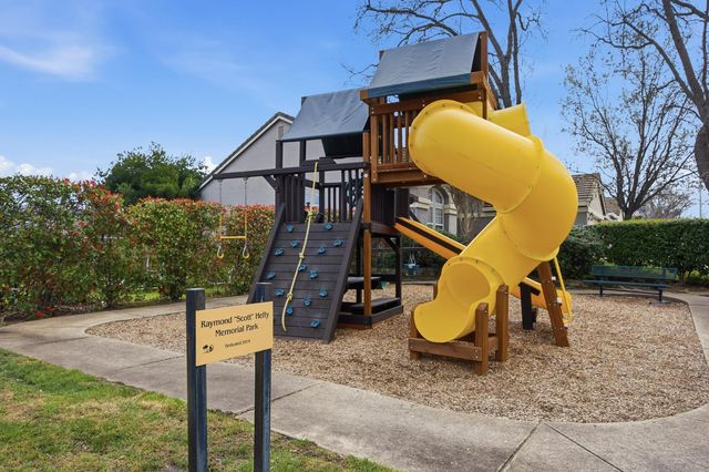 5216 Wyndham Oak Ln, Carmichael, CA 95608