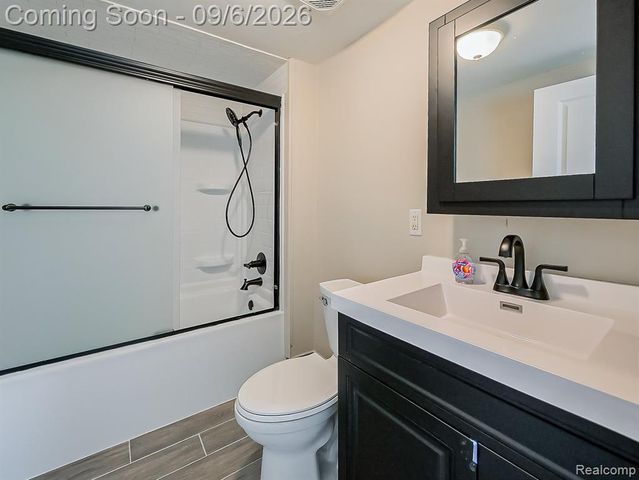 20380 Floral Street, Livonia, MI 48152