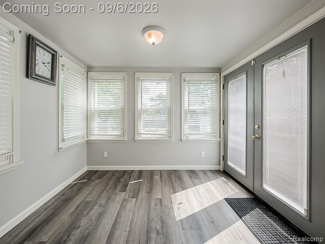 20380 Floral Street, Livonia, MI 48152