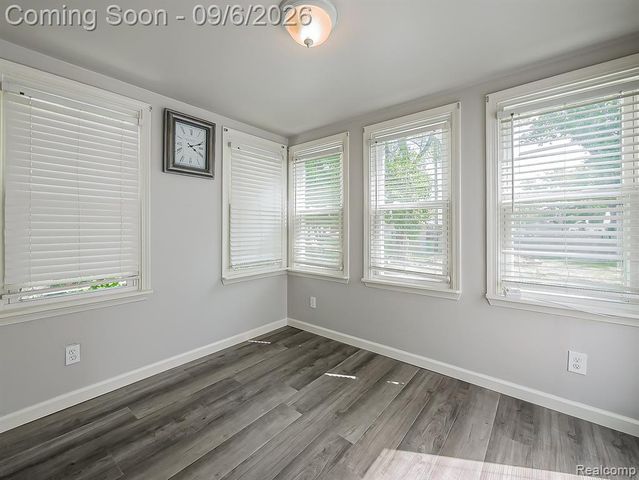 20380 Floral Street, Livonia, MI 48152