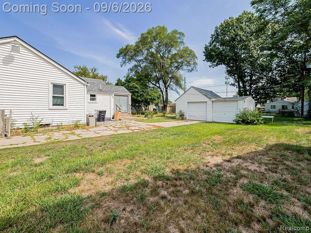 20380 Floral Street, Livonia, MI 48152
