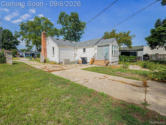 20380 Floral Street, Livonia, MI 48152