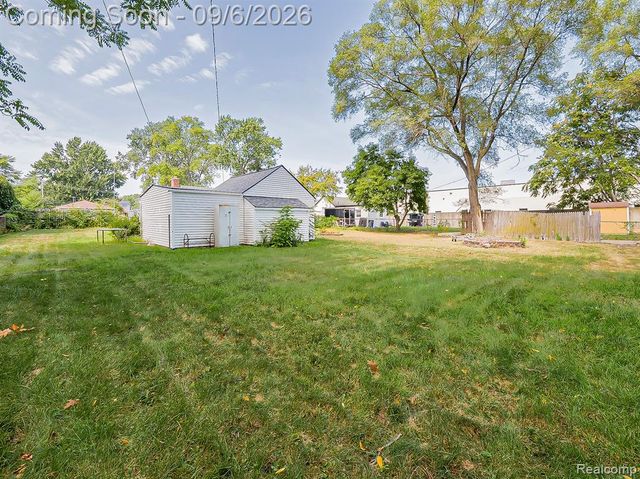 20380 Floral Street, Livonia, MI 48152