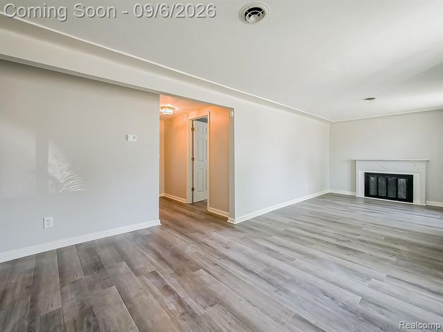 20380 Floral Street, Livonia, MI 48152