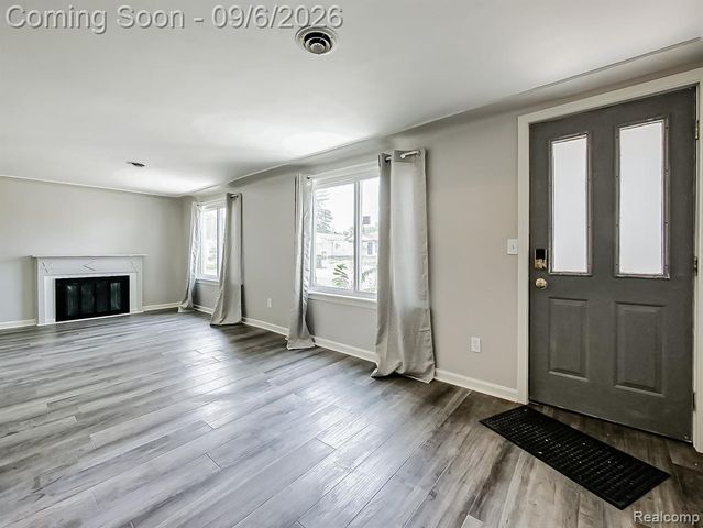 20380 Floral Street, Livonia, MI 48152