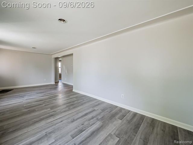 20380 Floral Street, Livonia, MI 48152