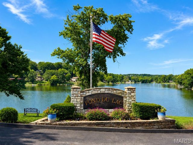 24 Glenwood Drive, Fenton, MO 63026