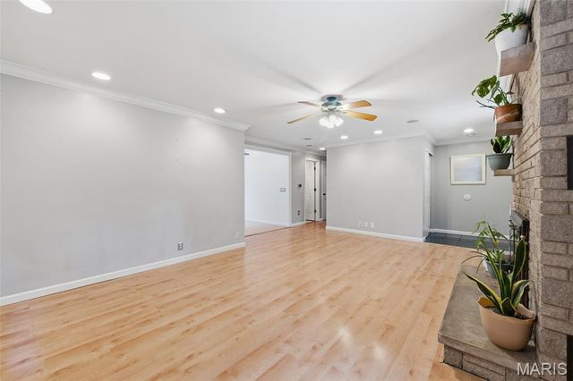 24 Glenwood Drive, Fenton, MO 63026