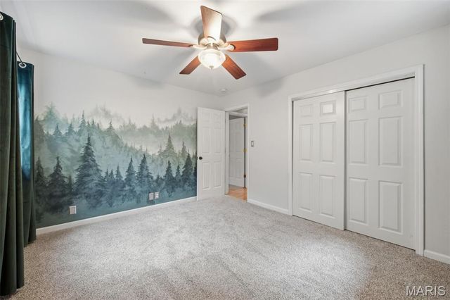24 Glenwood Drive, Fenton, MO 63026