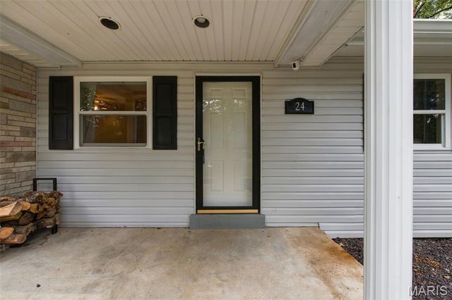 24 Glenwood Drive, Fenton, MO 63026