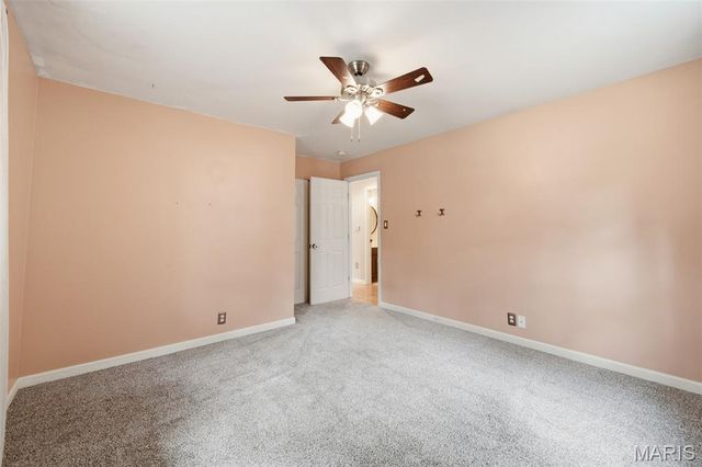 24 Glenwood Drive, Fenton, MO 63026