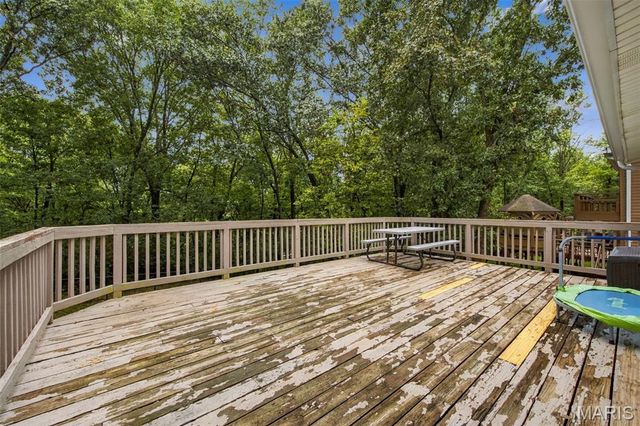 24 Glenwood Drive, Fenton, MO 63026