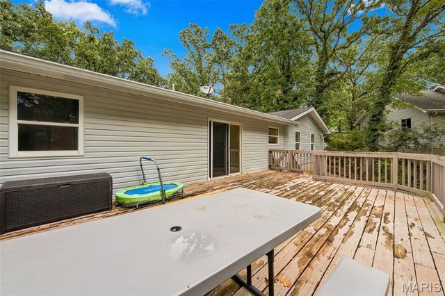 24 Glenwood Drive, Fenton, MO 63026