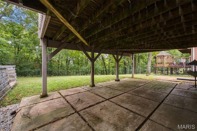24 Glenwood Drive, Fenton, MO 63026