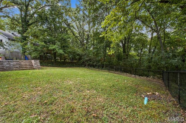 24 Glenwood Drive, Fenton, MO 63026