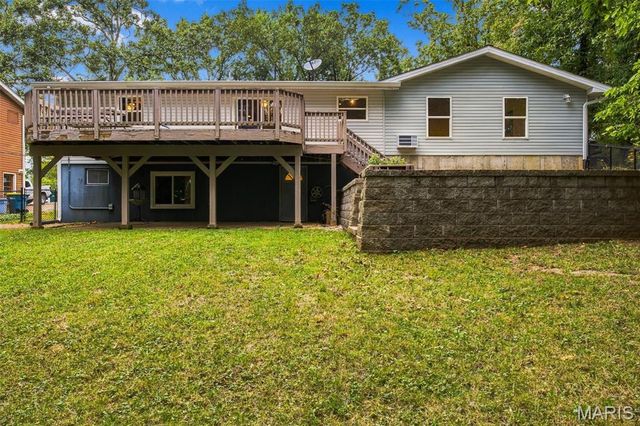 24 Glenwood Drive, Fenton, MO 63026