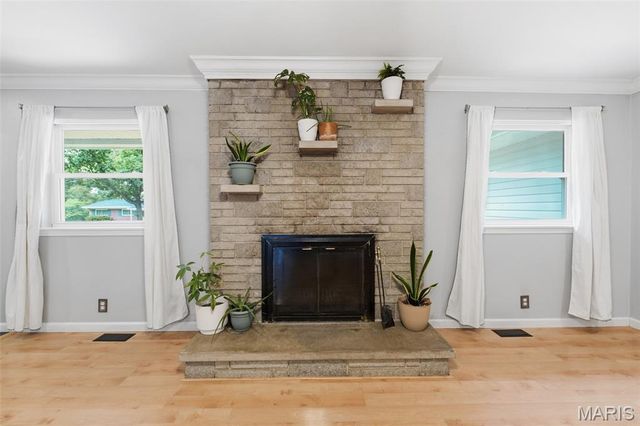 24 Glenwood Drive, Fenton, MO 63026