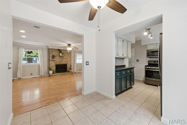 24 Glenwood Drive, Fenton, MO 63026