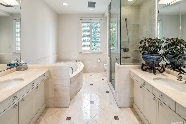 1740 S Beretania Street 25, Honolulu, HI 96826