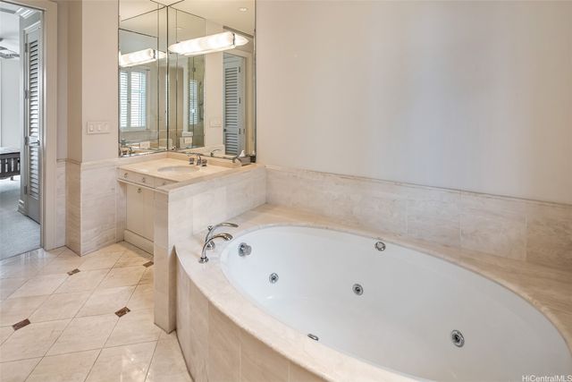 1740 S Beretania Street 25, Honolulu, HI 96826