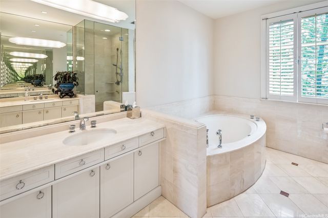 1740 S Beretania Street 25, Honolulu, HI 96826