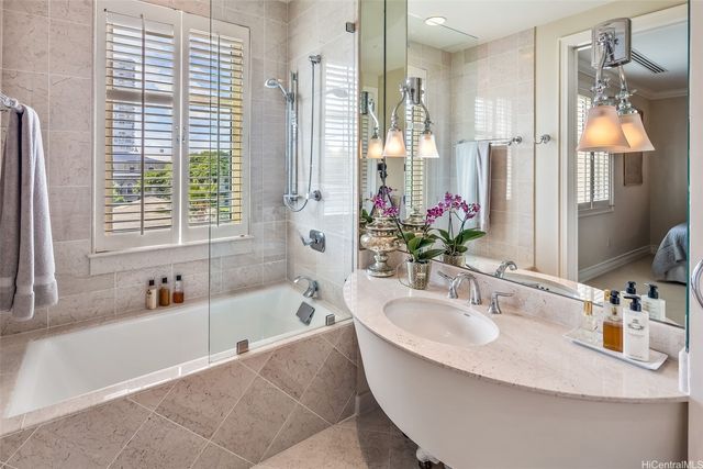 1740 S Beretania Street 25, Honolulu, HI 96826