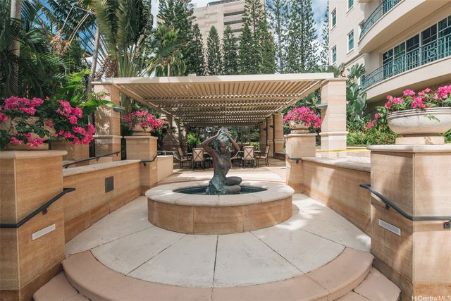 1740 S Beretania Street 25, Honolulu, HI 96826