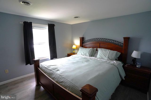85 E LOCUST LN, New Oxford, PA 17350