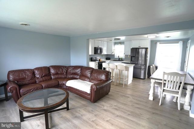 85 E LOCUST LN, New Oxford, PA 17350