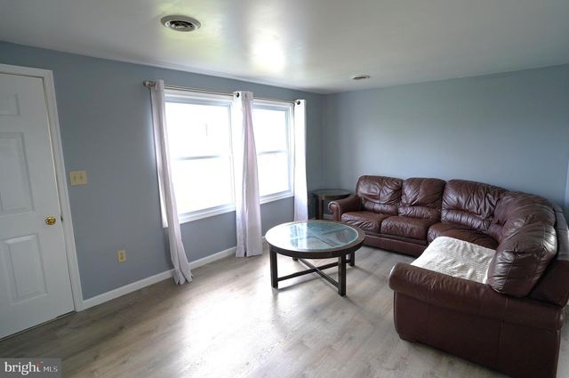 85 E LOCUST LN, New Oxford, PA 17350