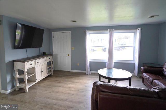 85 E LOCUST LN, New Oxford, PA 17350